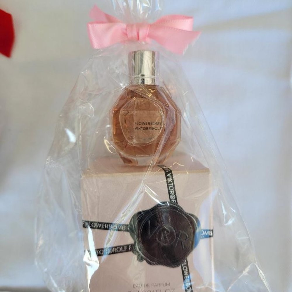 Flowerbomb mini full of Flower Bomb 1" tall dab-on